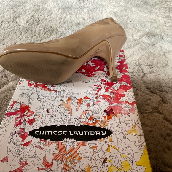 Chinese Laundry patent leather New Love pump. - Picture 4 of 8